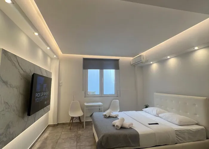 Purple- Lux Studio 2\' From Metro Petralona